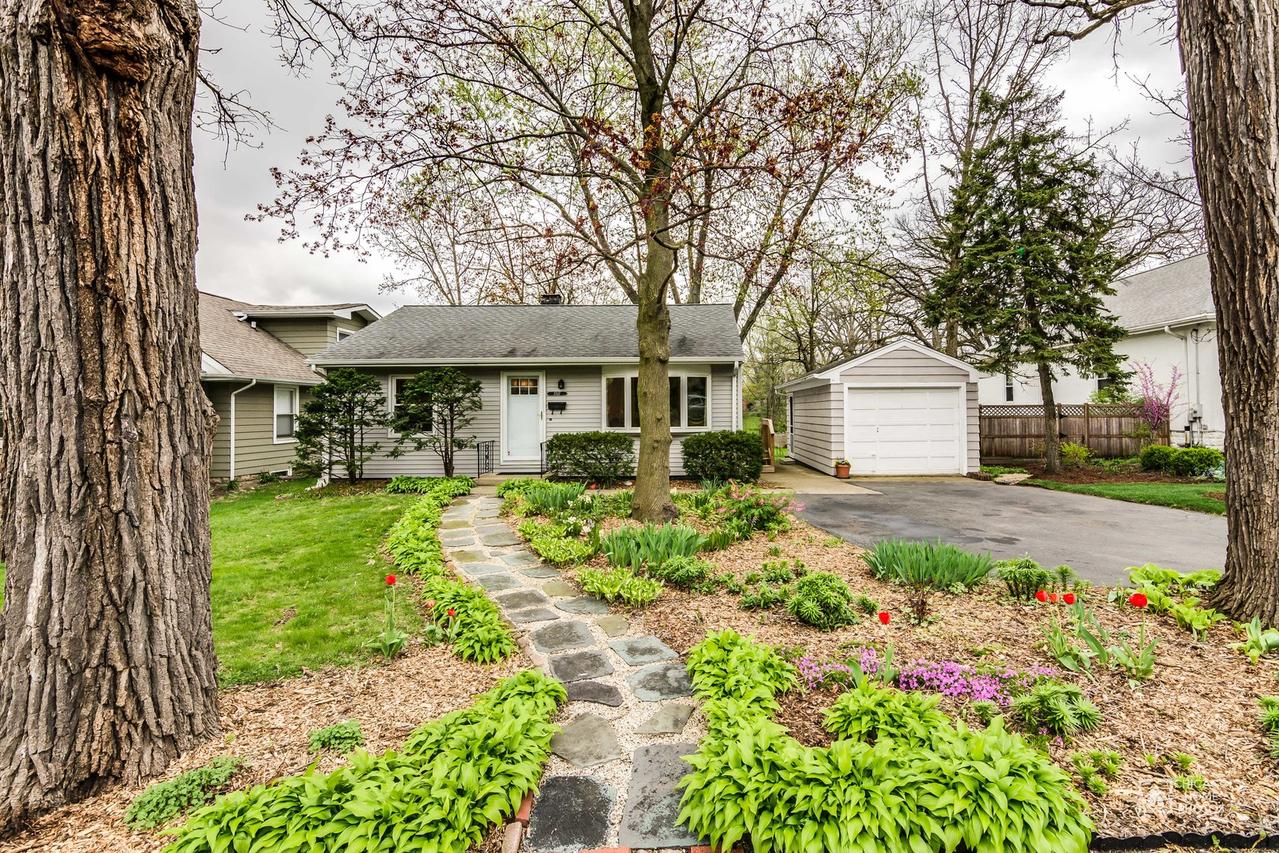 5517 Dunham Rd., Downers Grove, IL 60516