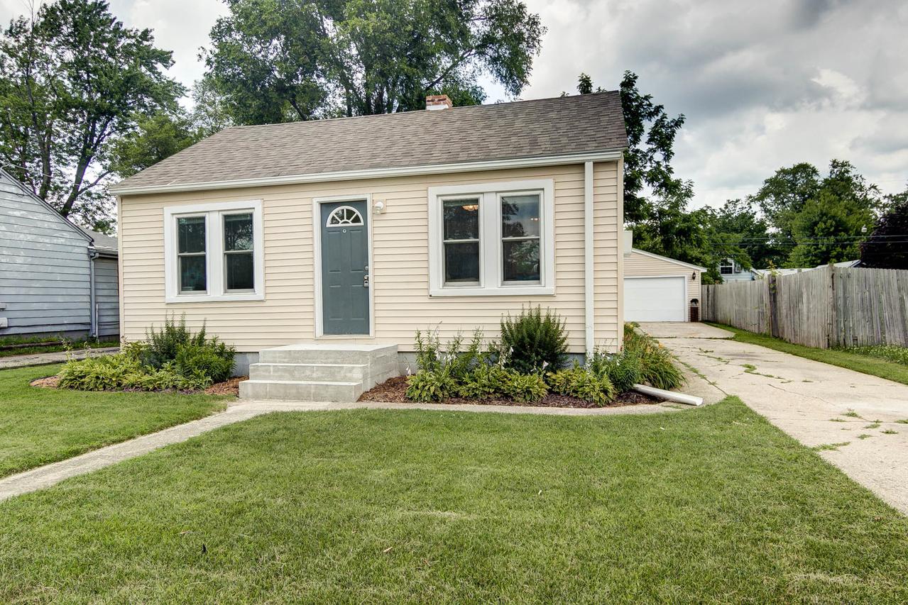 412 E Greenview Ave., Machesney Park, IL 61115