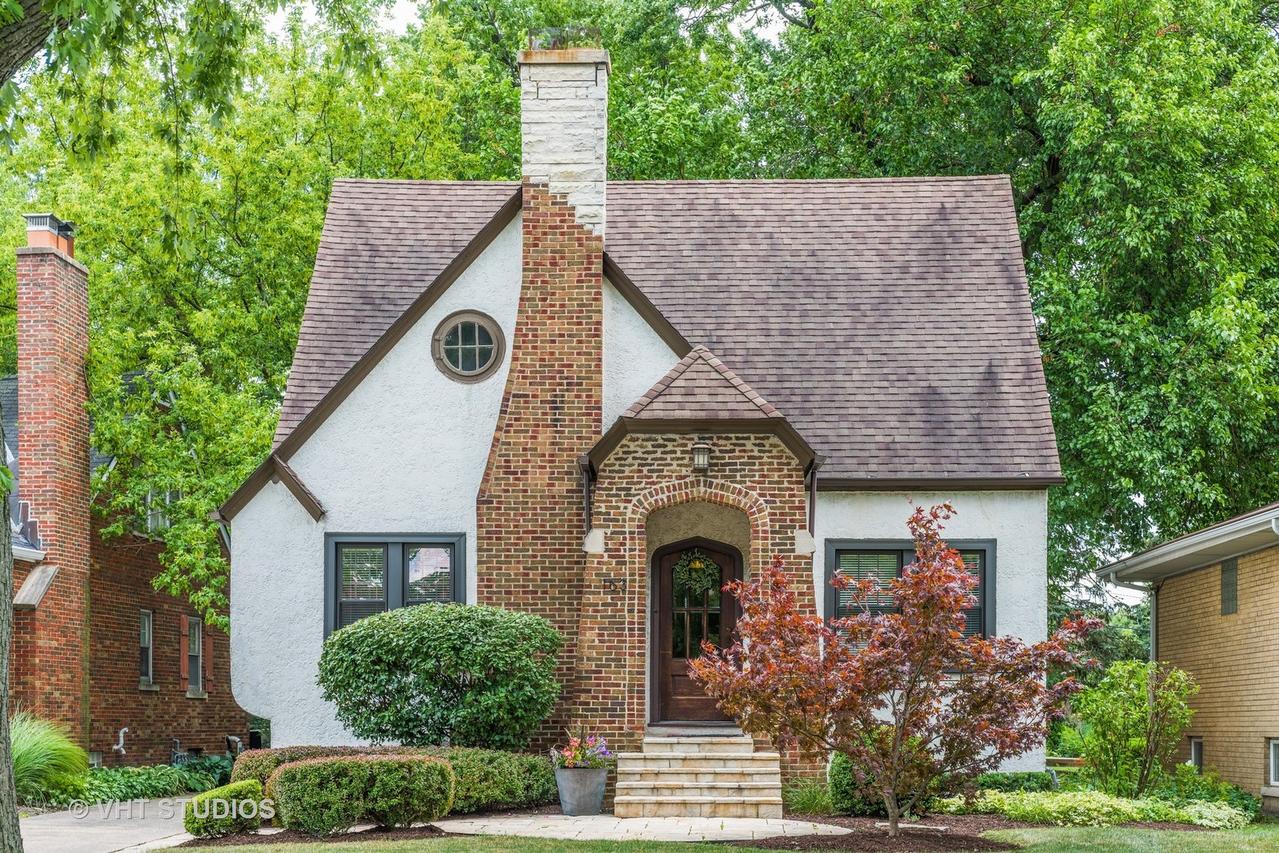 163 Northgate Rd., Riverside, IL 60546