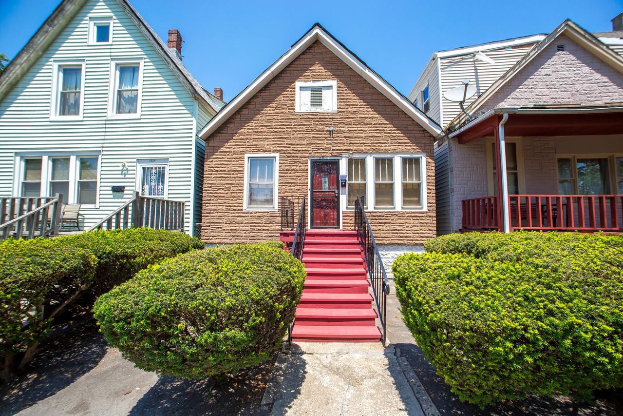 1538 E 94th St., Chicago, IL 60619