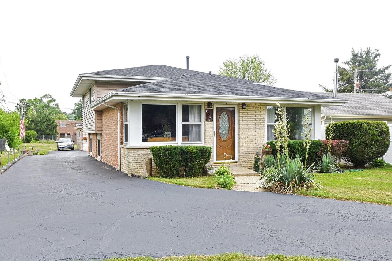 9851 S 81st Ave., Palos Hills, IL 60465