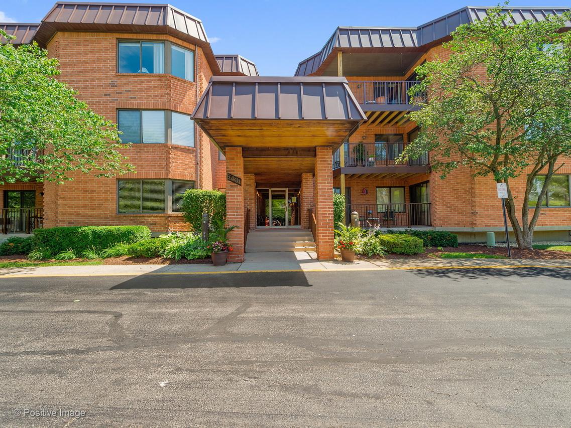 6401 Clarendon Hills Rd. #318, Willowbrook, IL 60527