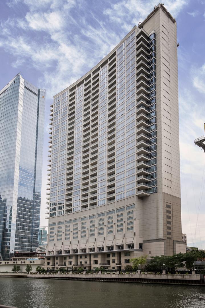 333 N Canal St. #2401, Chicago, IL 60606