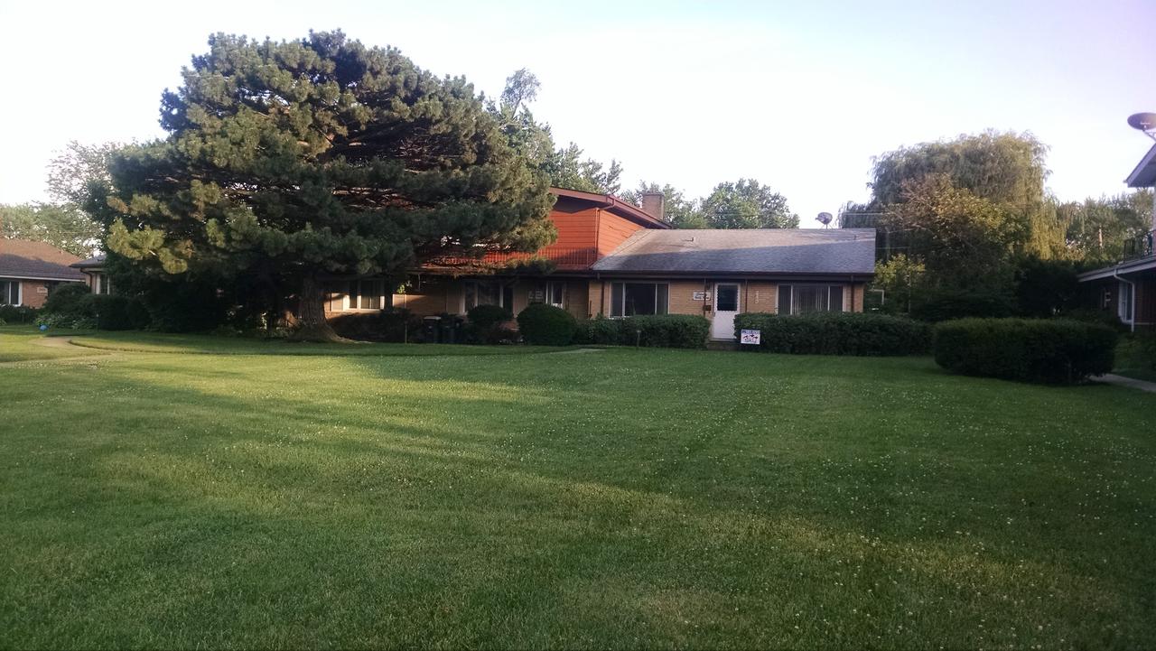 7033 W Greenleaf St., Niles, IL 60714