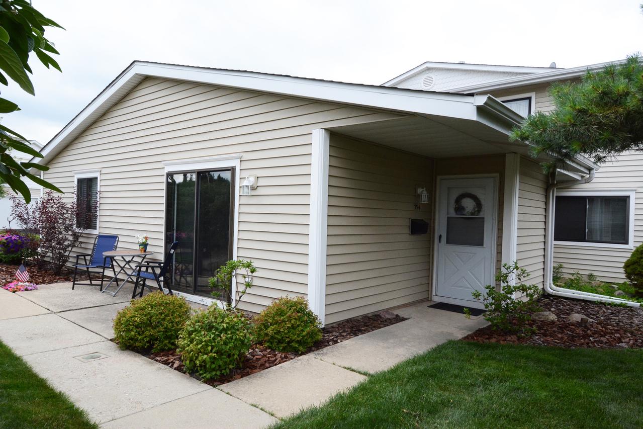 754 Whitesail Dr., Schaumburg, IL 60194