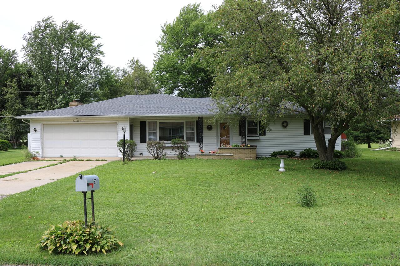 157 Nichols Dr., Sycamore, IL 60178
