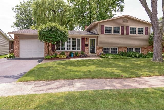 215 W Hintz Rd., Arlington Heights, IL 60004