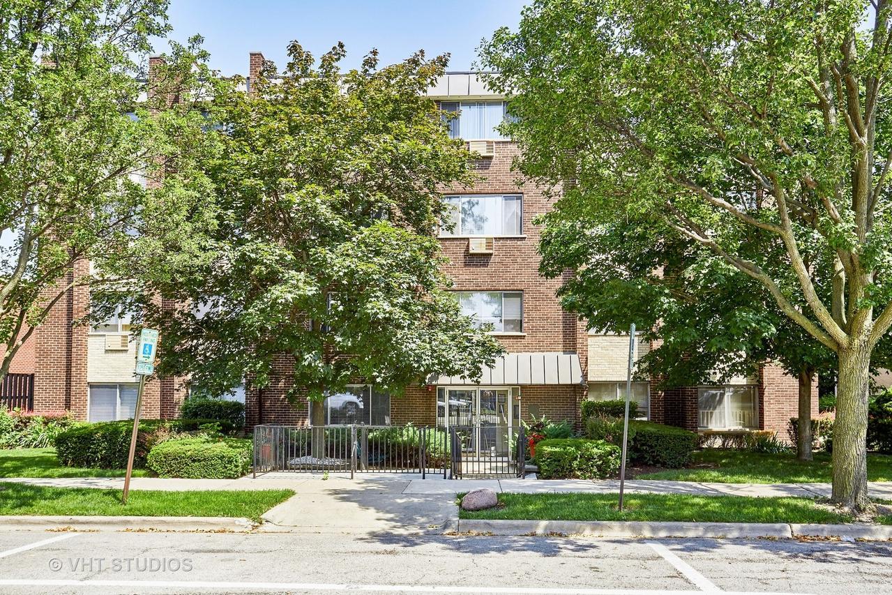 1136 Greenleaf Ave. #302, Wilmette, IL 60091