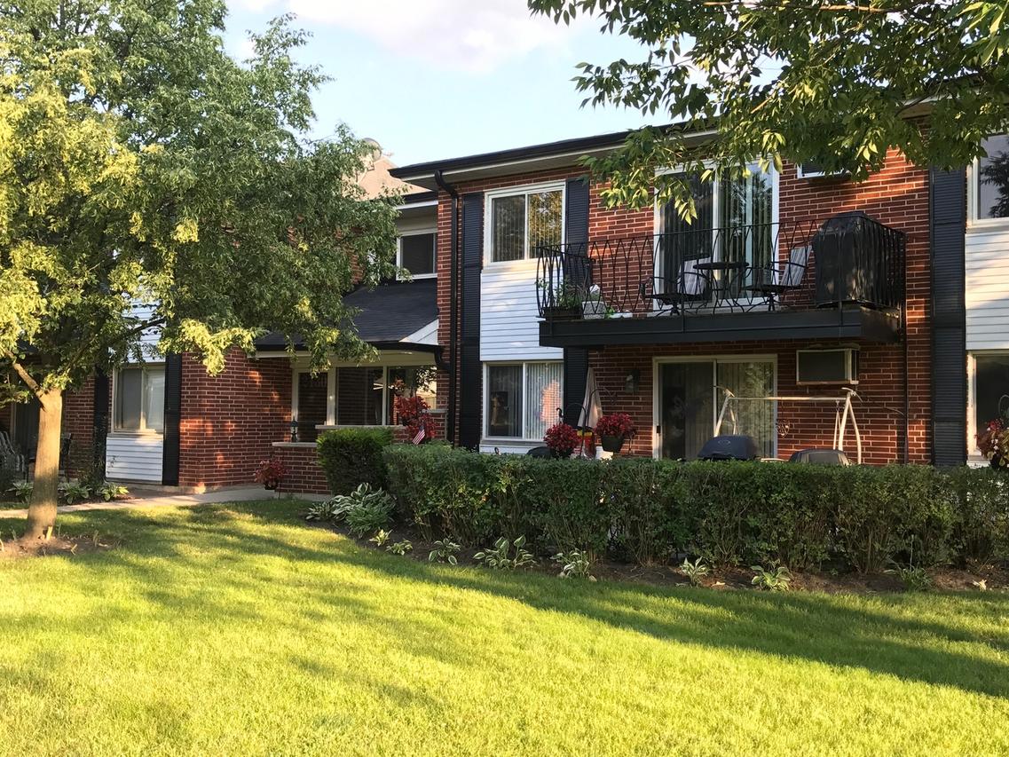 2430 E Brandenberry Ct. #2J, Arlington Heights, IL 60004