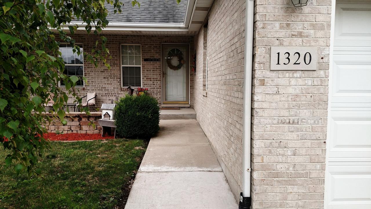 1320 Coral Bell Dr., Joliet, IL 60435
