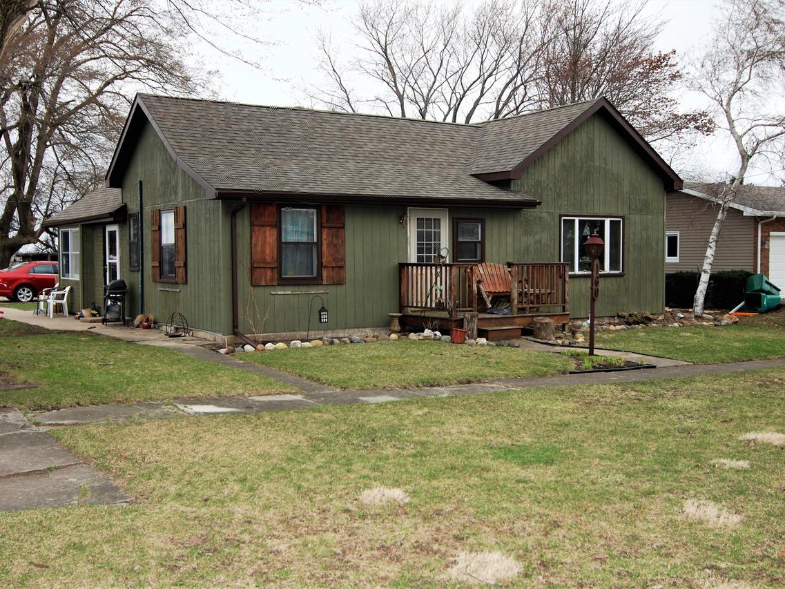 160 Sundown St., Kinsman, IL 60437