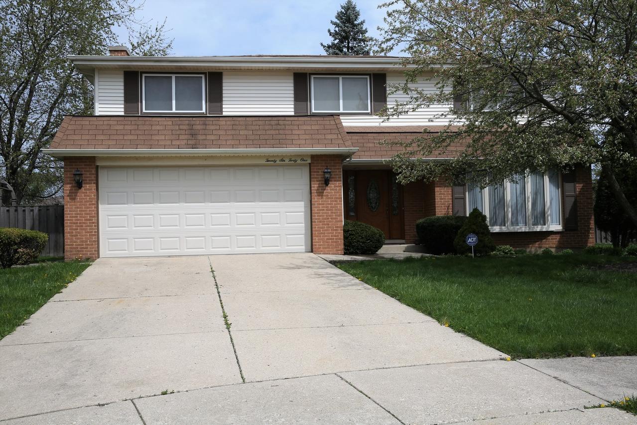 2641 N Phelps Ave., Arlington Heights, IL 60004