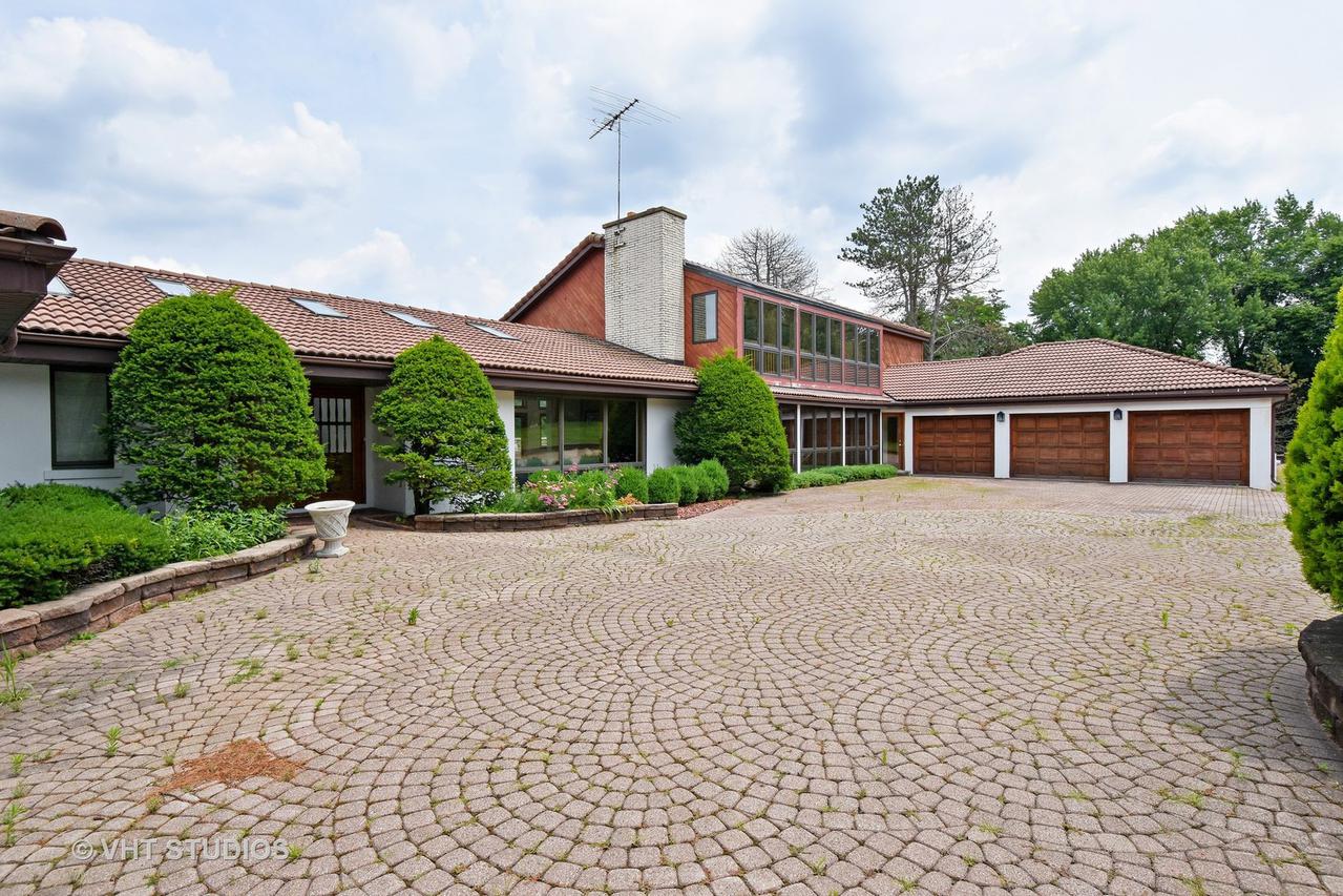 53 Hawthorne Ln., Barrington Hills, IL 60010