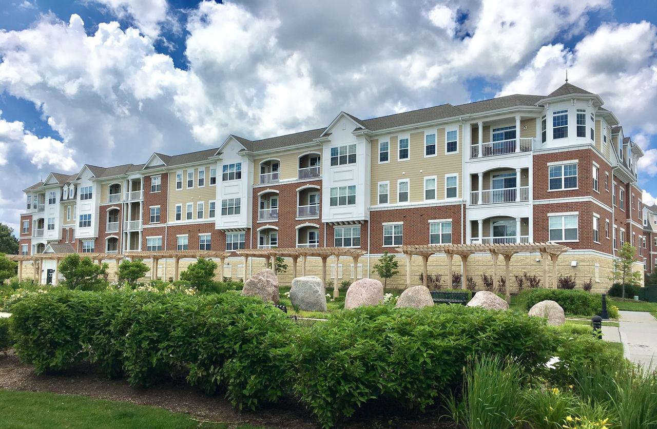 2701 Commons Dr. #407, Glenview, IL 60026