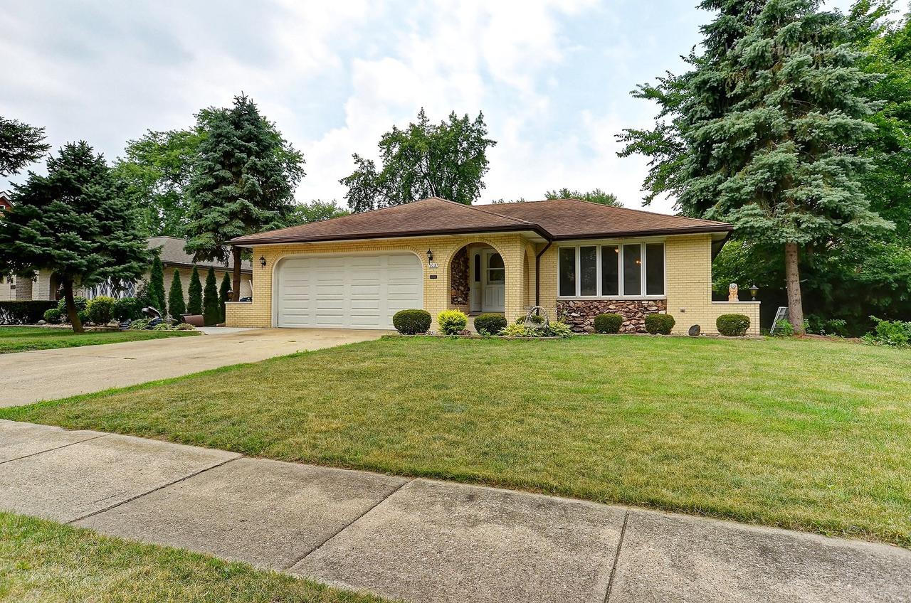 908 8th Ave., La Grange, IL 60525