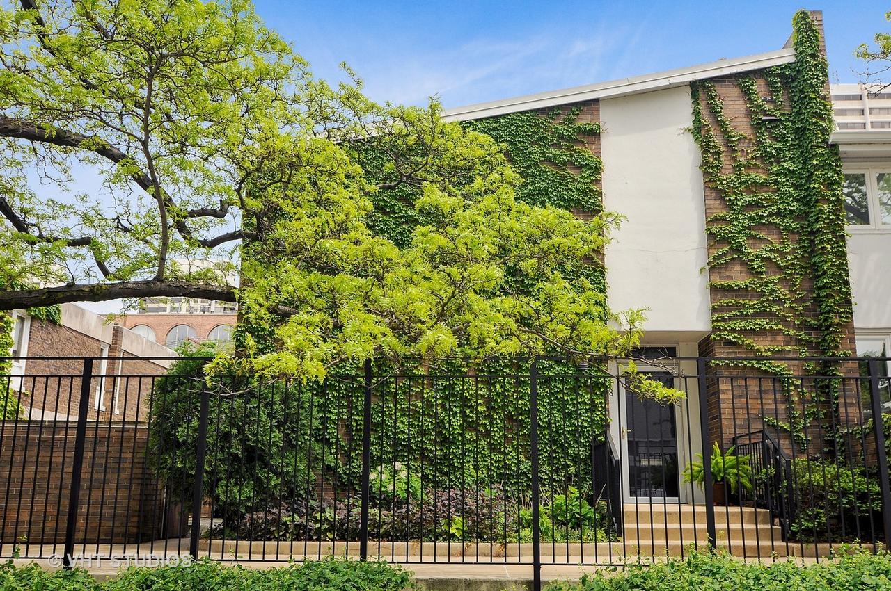 68 W Schiller St., Chicago, IL 60610