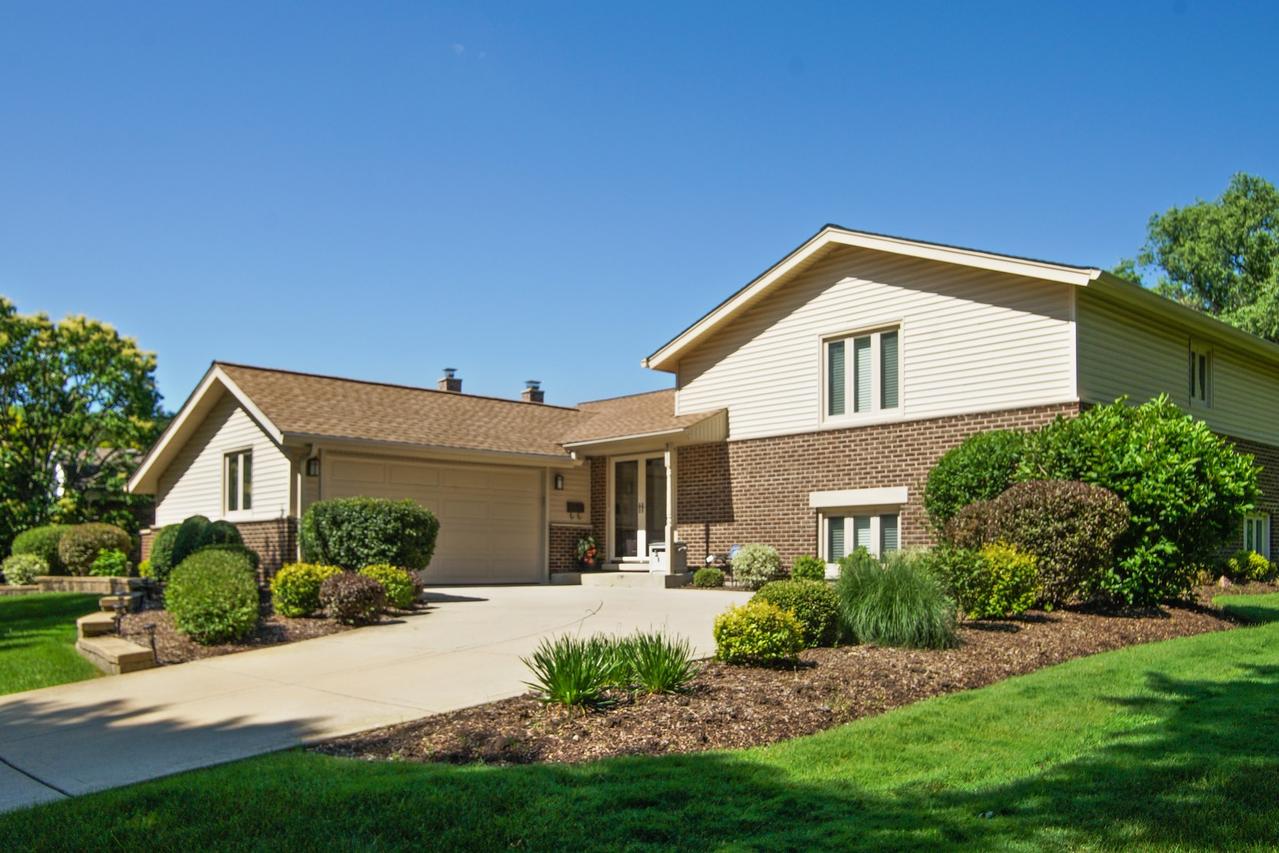 3020 N Wilshire Ln., Arlington Heights, IL 60004