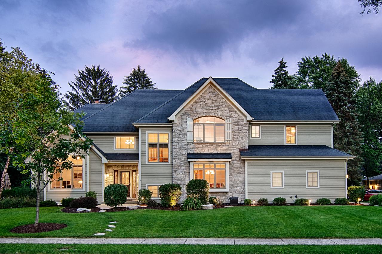 870 Lilac Ln., Naperville, IL 60540