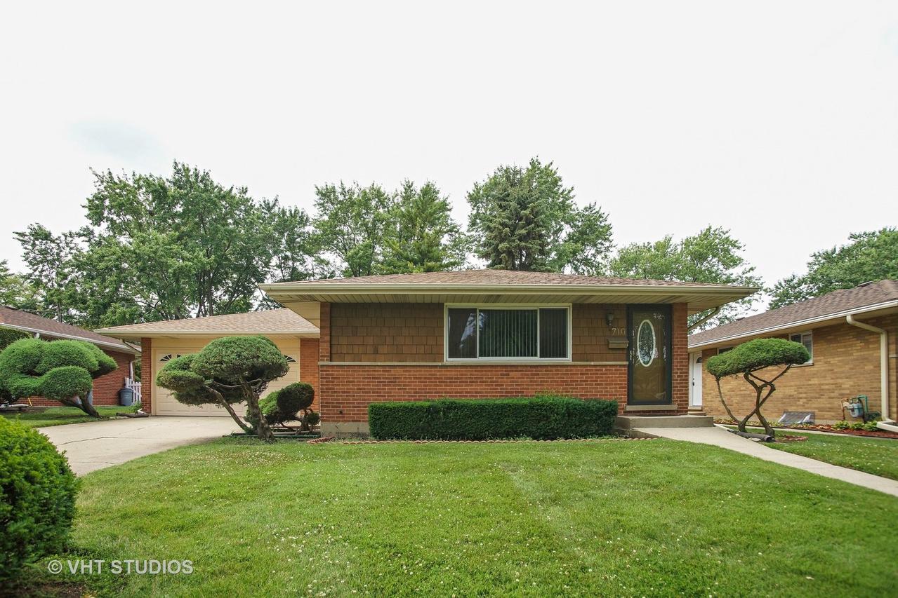 710 Cavan Ln., Des Plaines, IL 60016
