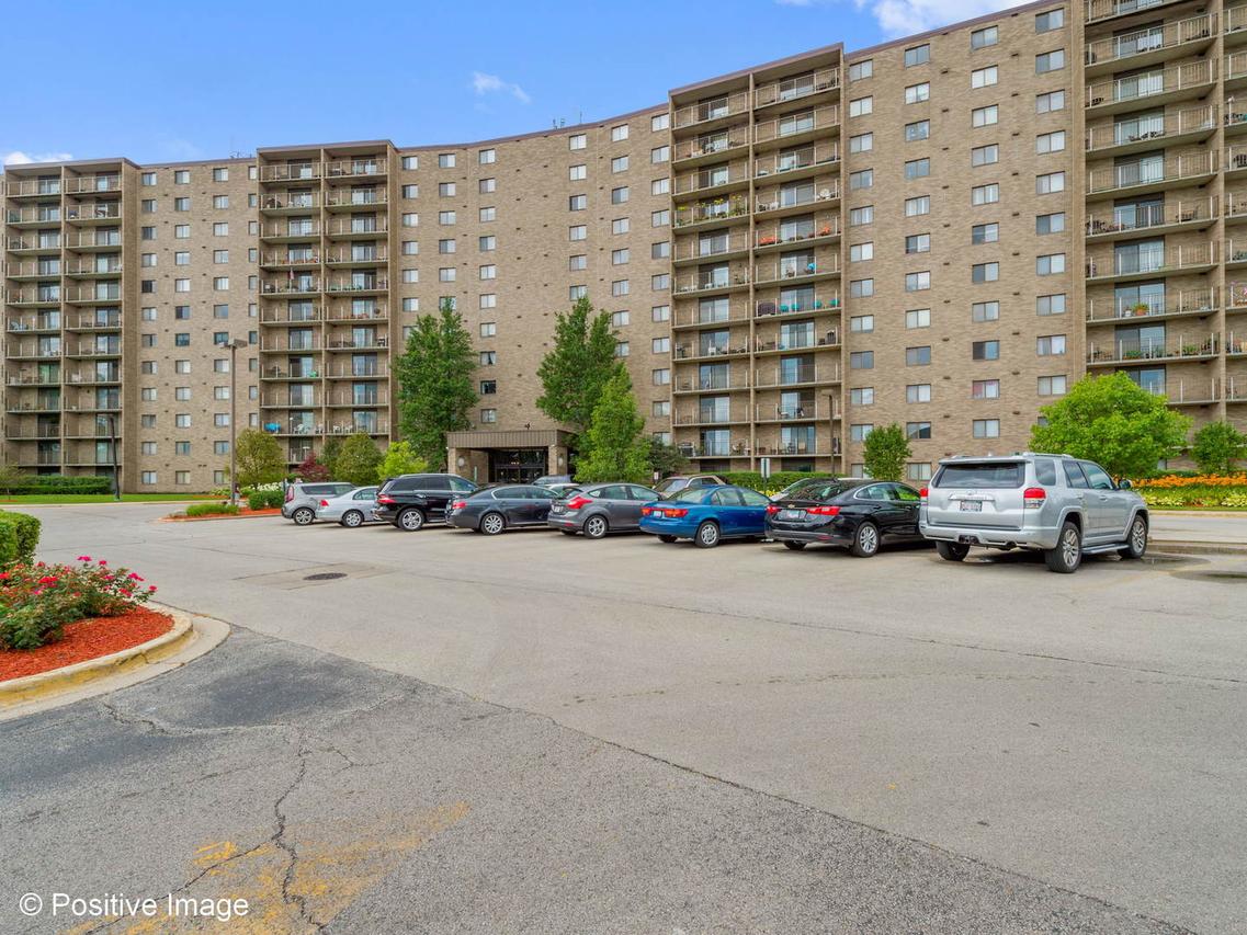 6340 Americana Dr. #507, Willowbrook, IL 60527
