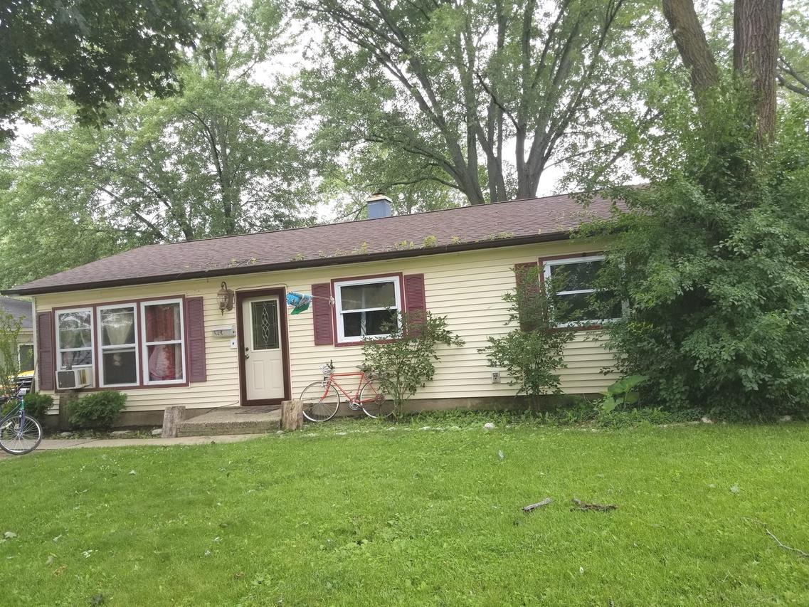 436 N Pershing Ave., Mundelein, IL 60060