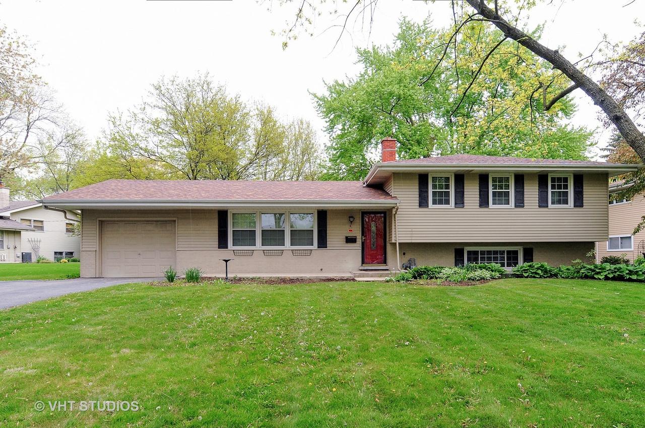 1028 Hemlock Ln., Naperville, IL 60540