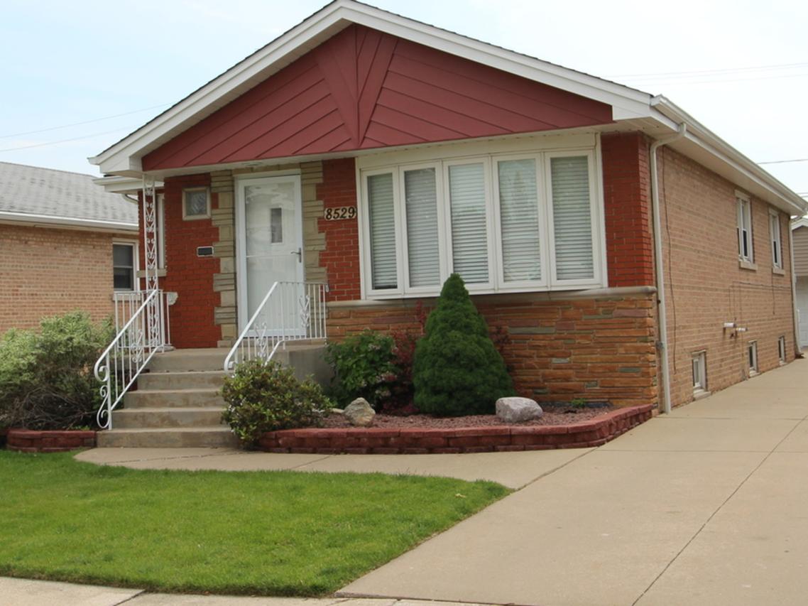 8529 S Kolin Ave., Chicago, IL 60652