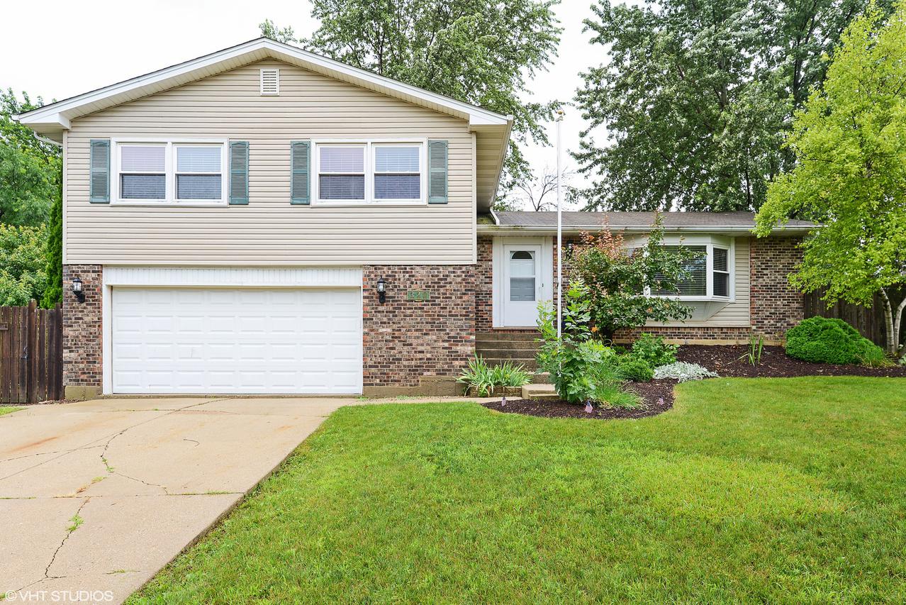 320 Stoney Brook Ct., Algonquin, IL 60102
