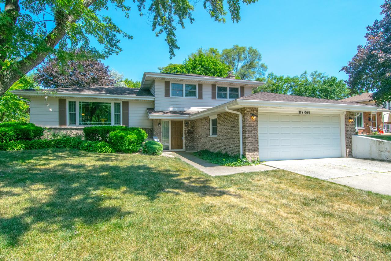 8S065 Grant St., Darien, IL 60561