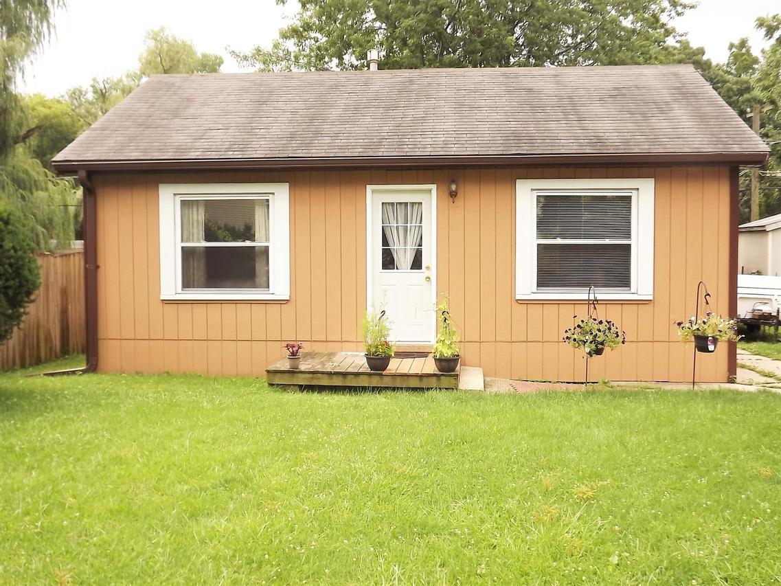 18951 W Hickory St., Mundelein, IL 60060
