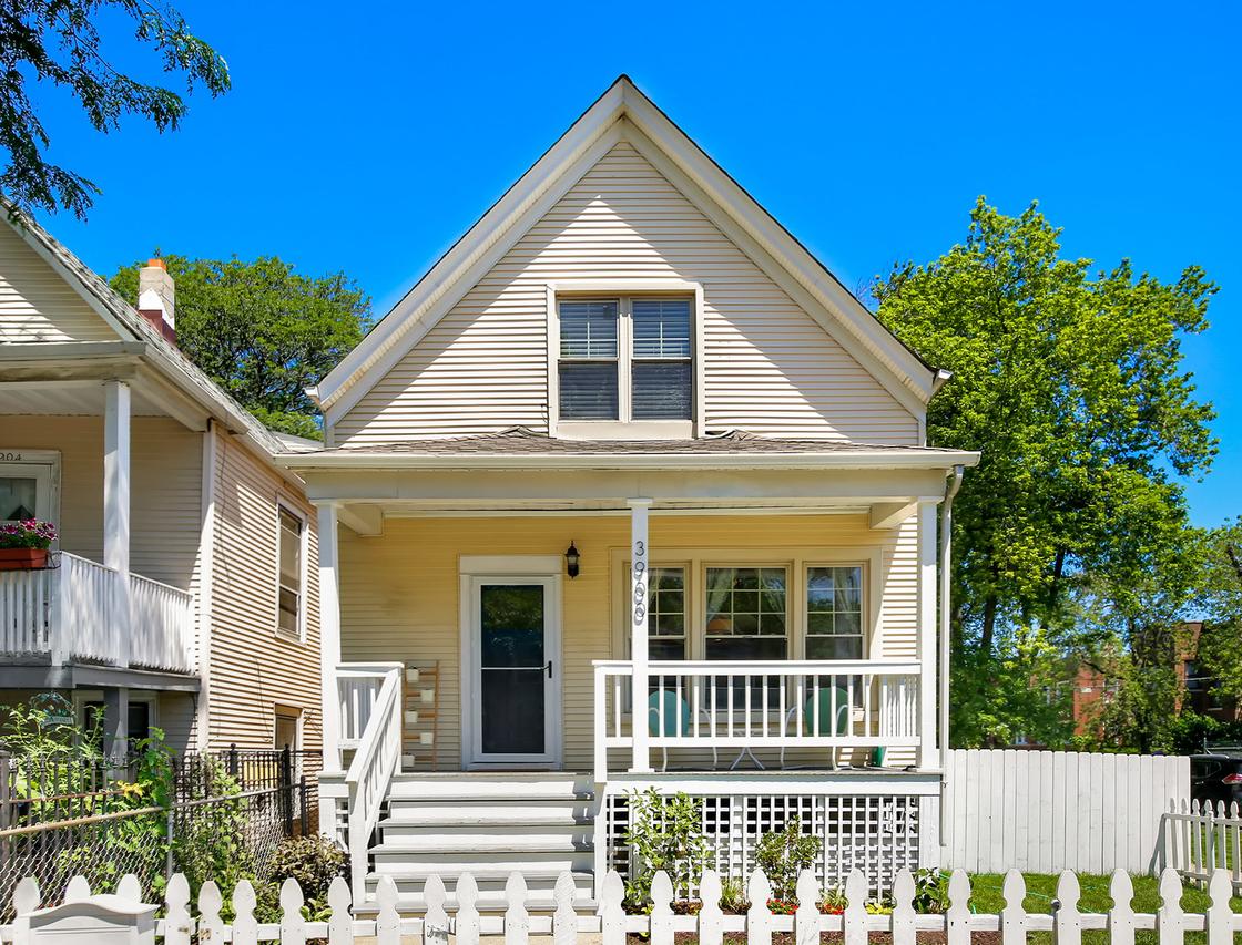 3900 W Montrose Ave., Chicago, IL 60618