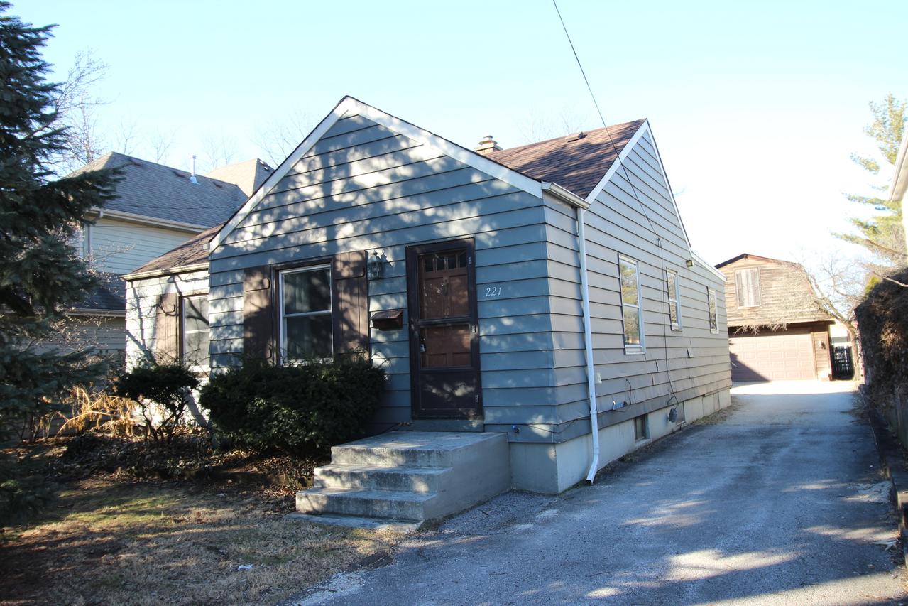 221 Fuller Rd., Hinsdale, IL 60521