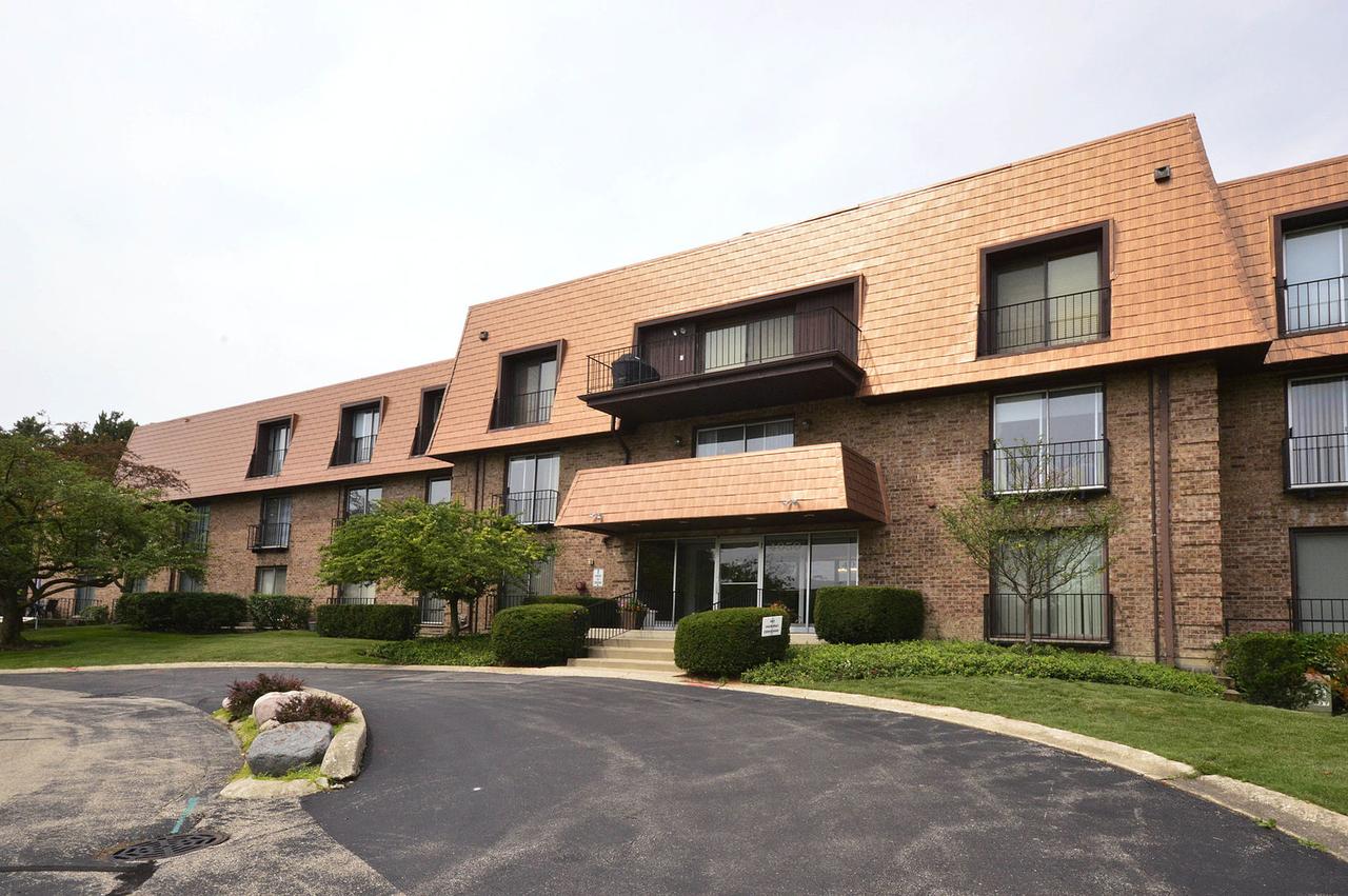 4050 Dundee Rd. #107, Northbrook, IL 60062