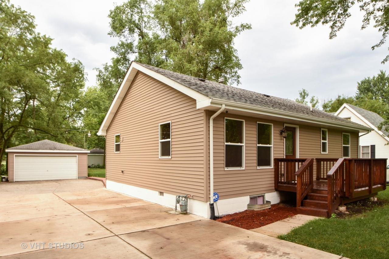 2427 Burbank St., Joliet, IL 60435