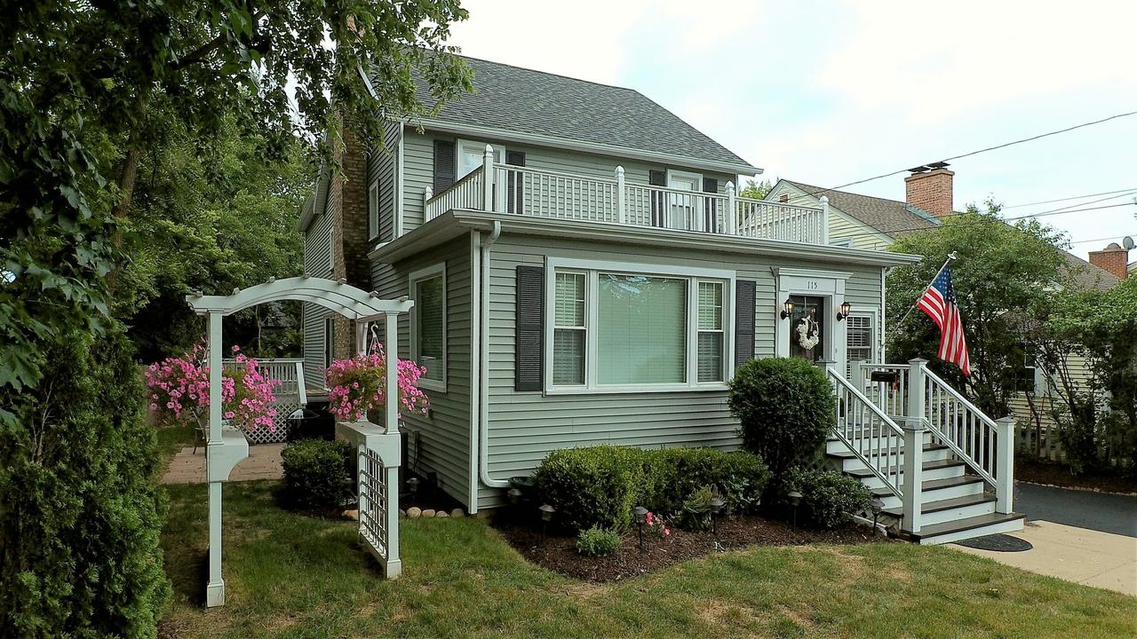 115 George St., Barrington, IL 60010