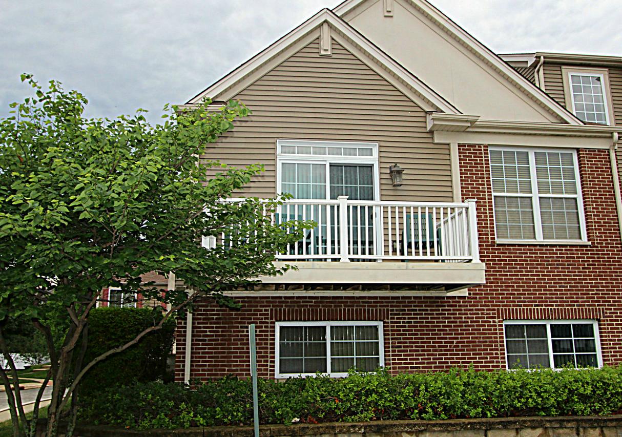 906 Neudearborn Ln., Naperville, IL 60563