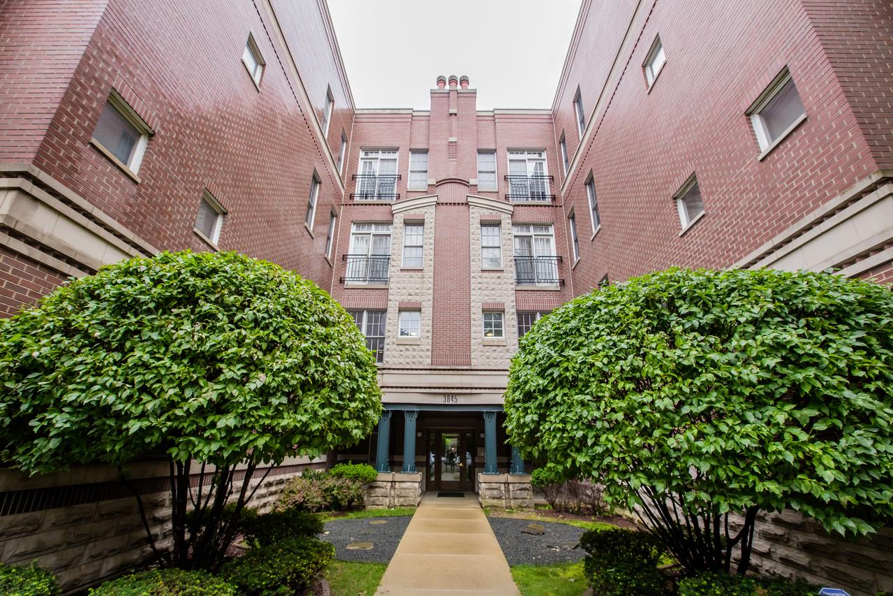 3845 N Ashland Ave. #2E, Chicago, IL 60613