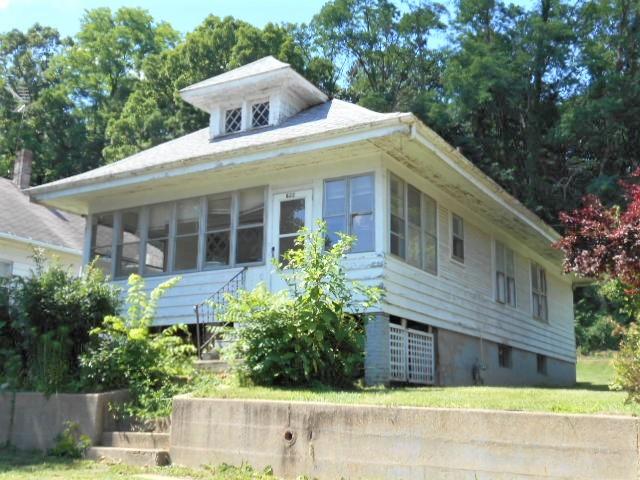822 Willow St., DePue, IL 61322