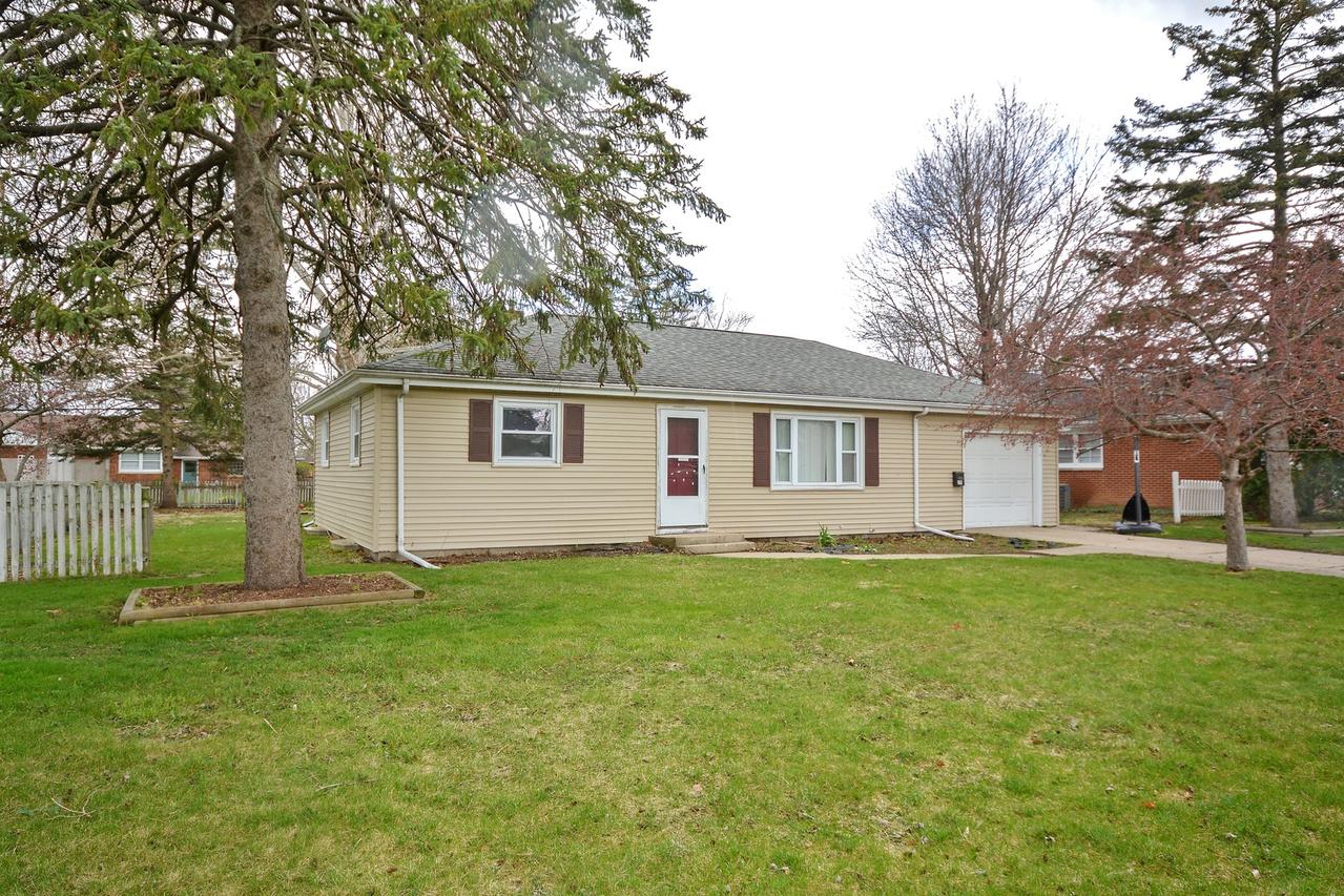 211 S Rosedale Ave., Aurora, IL 60506