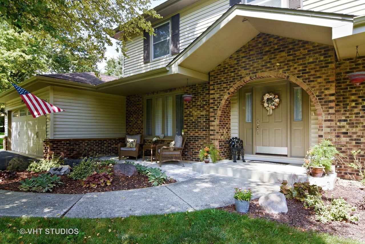 44 Lynn Dr., Hawthorn Woods, IL 60047