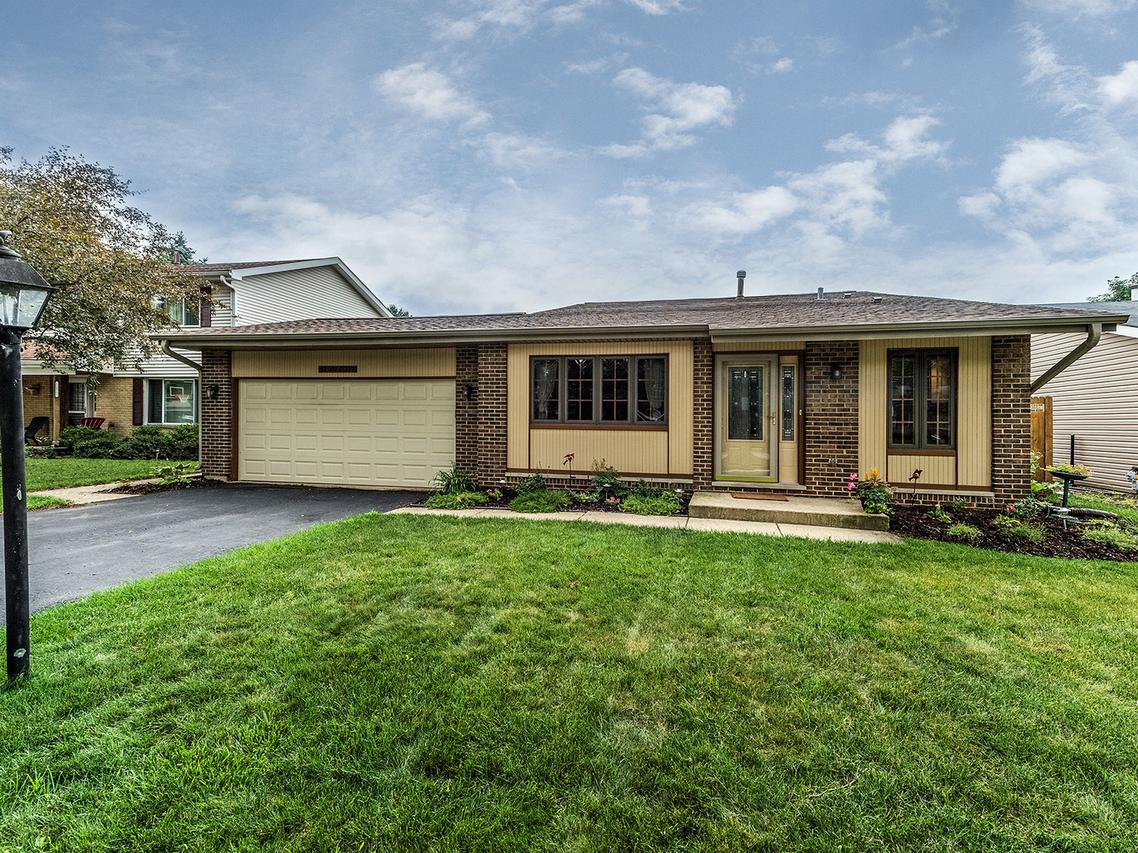 24W601 Springdale Dr., Naperville, IL 60540