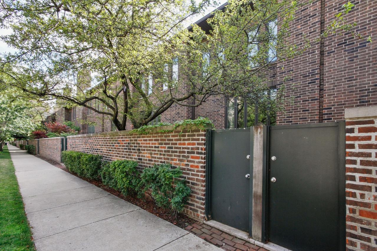 1842 N Larrabee St., Chicago, IL 60614