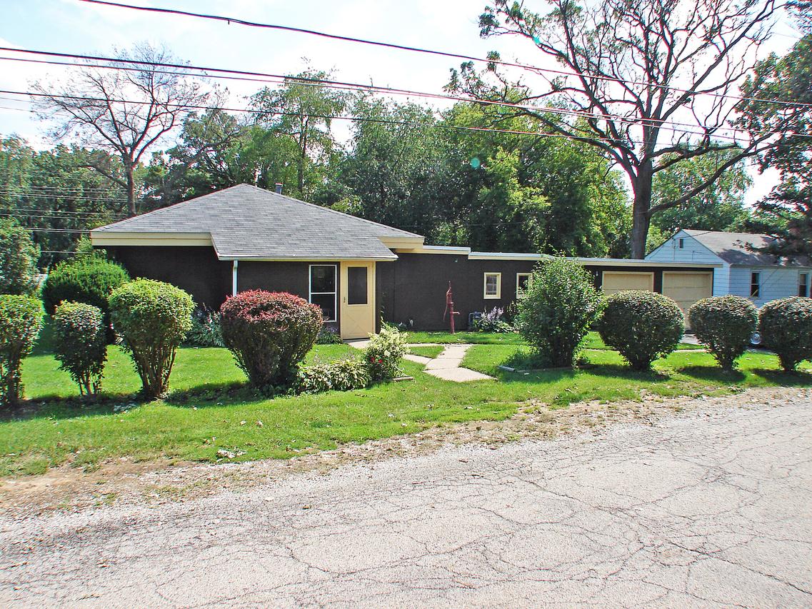 18913 W Rose Ave., Mundelein, IL 60060