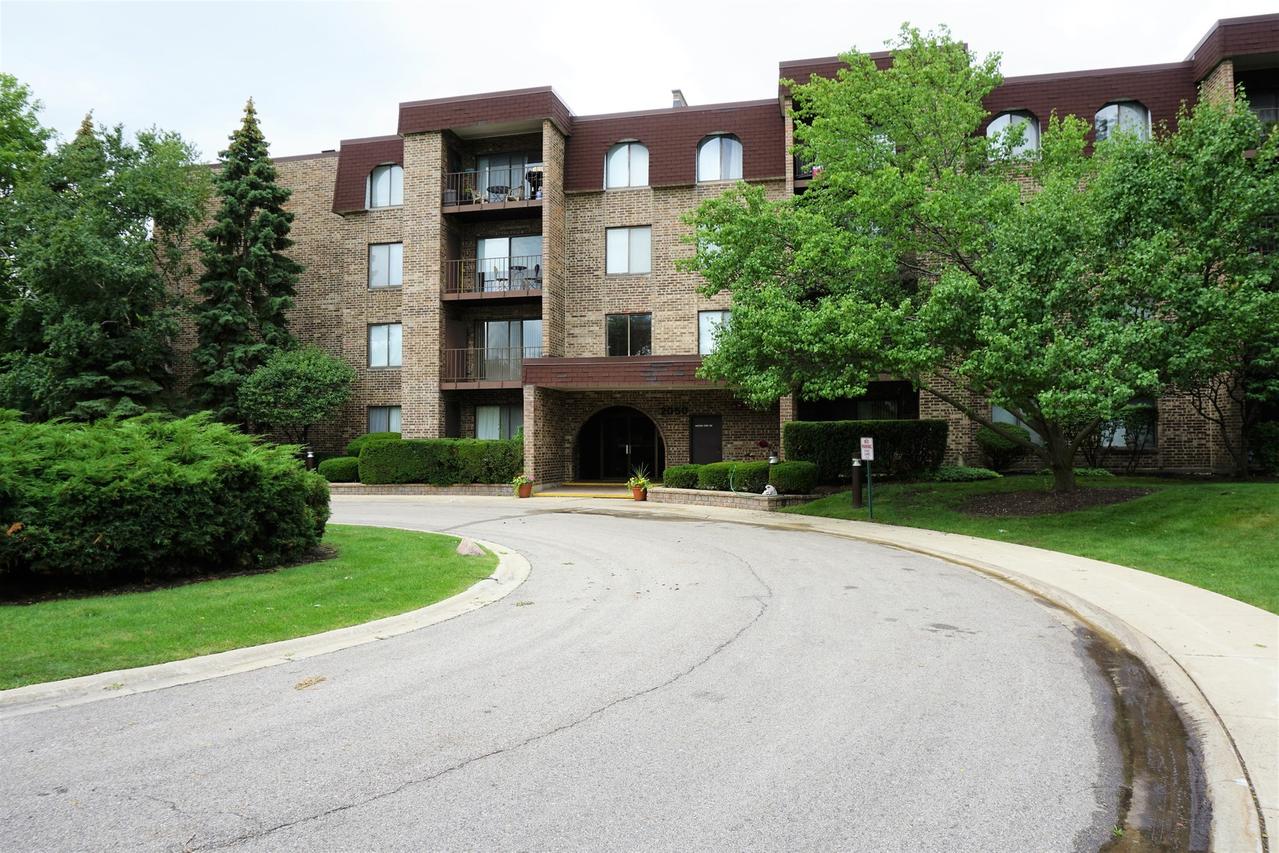 2050 Valencia Dr. #306C, Northbrook, IL 60062