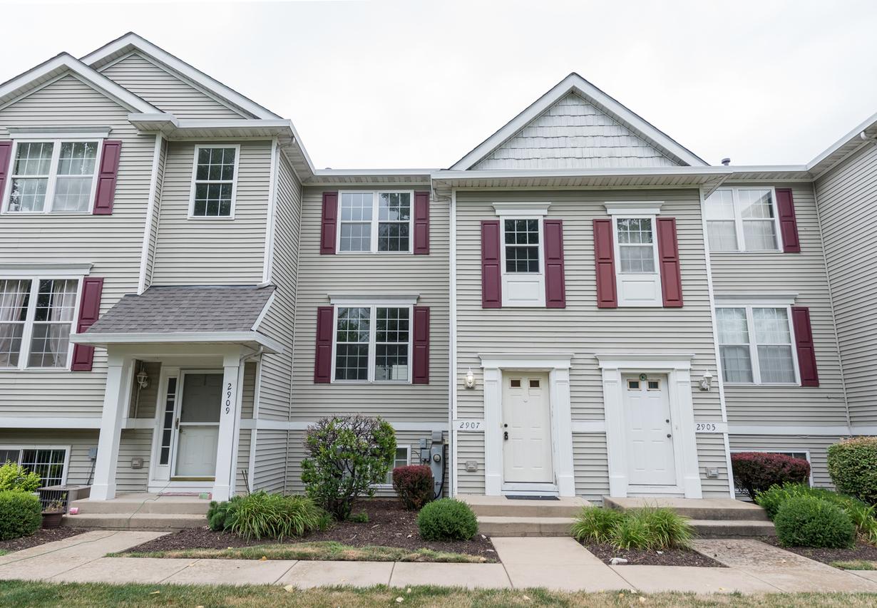 2907 Woodside Dr., Joliet, IL 60431