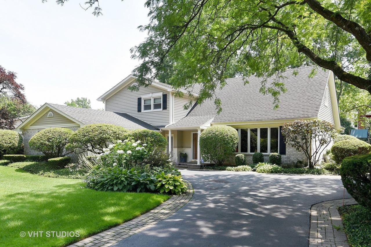 3219 River Falls Dr., Northbrook, IL 60062