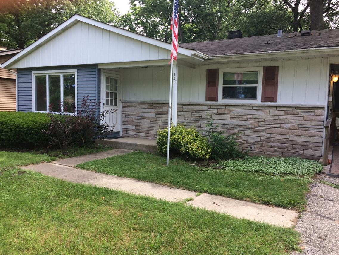 381 Hickory Dr., Crystal Lake, IL 60014