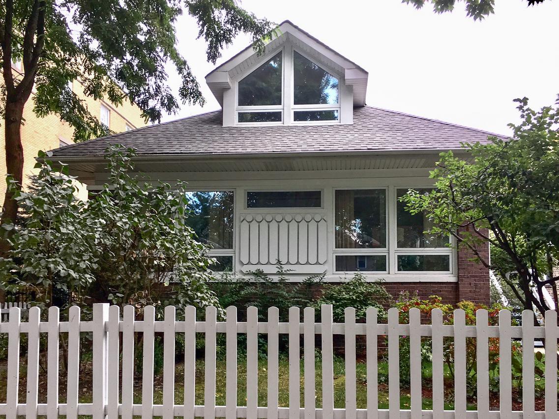2012 W Estes Ave., Chicago, IL 60645