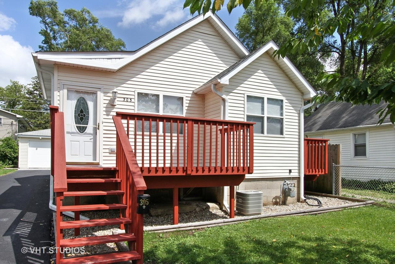 305 Brierhill Dr., Round Lake Park, IL 60073