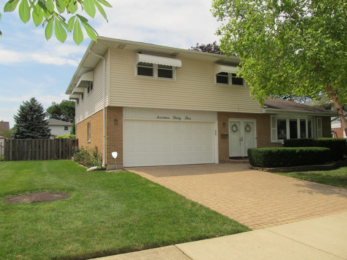 1734 N Stratford Rd., Arlington Heights, IL 60004